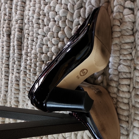 Michael Kors metallic red/black pumps - Picture 2 of 4